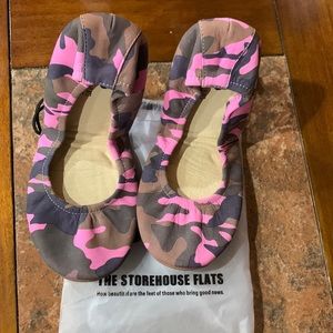The Storehouse Flats Bubblegum Camo Size 10